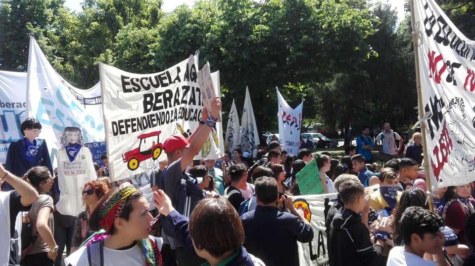 MARCHA A LA PLATA POR ESCUELAS TECNICAS